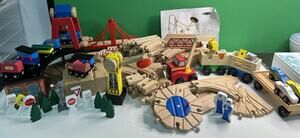 Wooden Train Railway Set 140+pcs Brio Compatible Track & Trains Melissa & Doug